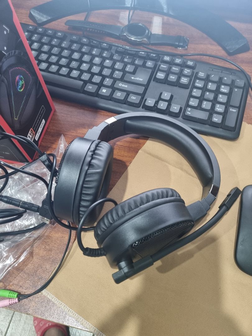 Tai nghe so với giá thành thì bình thường, giá 400k là hơi cao, âm thanh vẫn chưa đc tốt lắm so với quảng cáo. chất liêuj cảm giác là ổn, nhưng phải dùng thời gian mới biết đc. Được cái giao hàng nhanh. tiki now ok