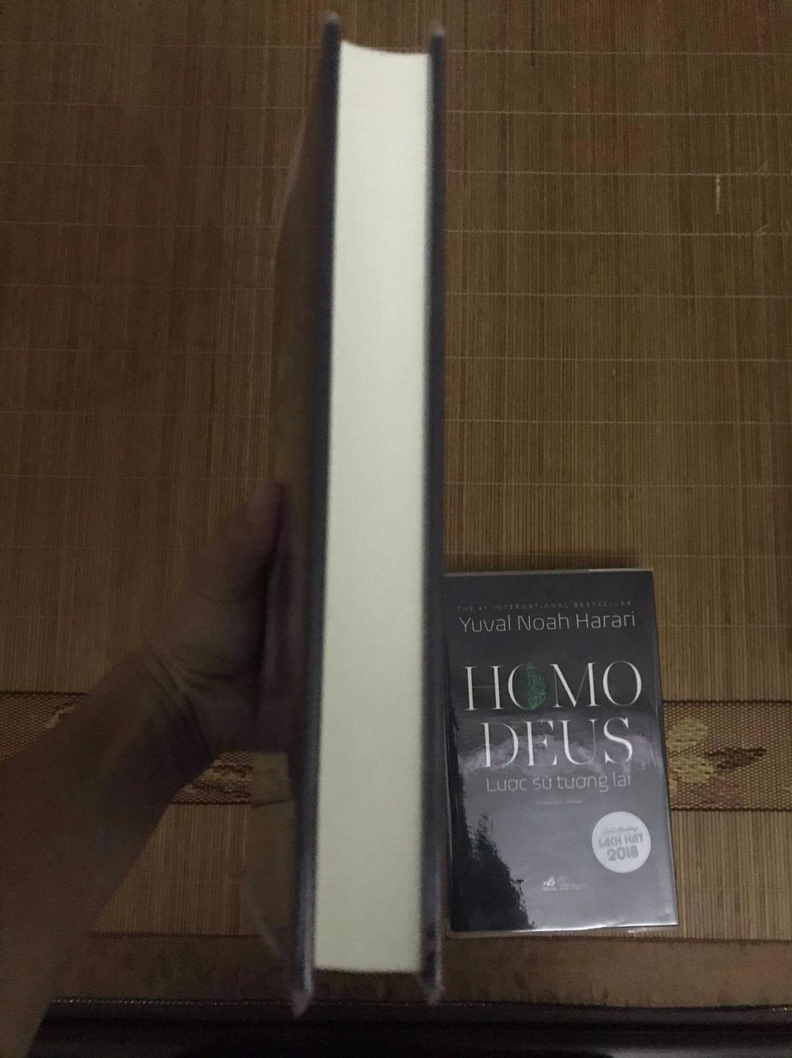 Sách giao đến đẹp, không bị hư hại gì. Bookcare cũng chắc chắn. Giao hàng khá là nhanh nhất là đang dịch nữa. Còn về nội dung mình sẽ cập nhật sau.