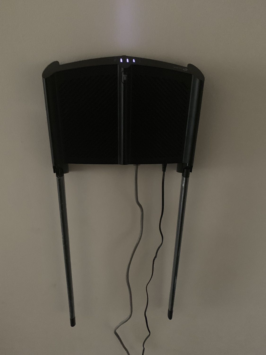 Phát sóng mạnh,nhưng khi bắt cục này phải nhờ hỗ trợ từ nhà mạng.minh xài cục này chỉ làm cục phát sóng phụ thôi.Quá trình cài đặt ko biết nên phải gọi hỗ trợ.giao hàng nhanh đóng gói kĩ,vẫn thích mua hàng từ Tiki