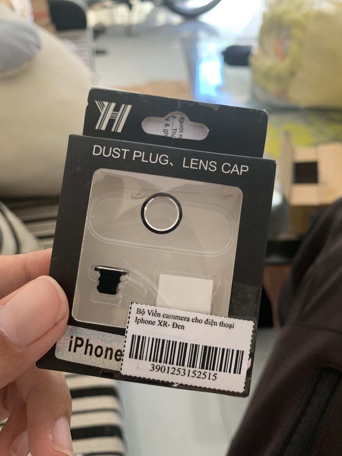 Đã mua 1 em và không dán được vì không có keo hay gì ở chỗ dán hết. Mong shop giải thích ạ.