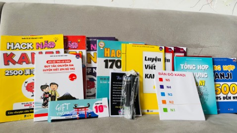 1 bộ đầy đủ. Quá rẻ cho 1 bộ sách tốt. Đáng để mua nhé. 1 bộ đầy đủ. Quá rẻ cho 1 bộ sách tốt. Đáng để mua nhé.