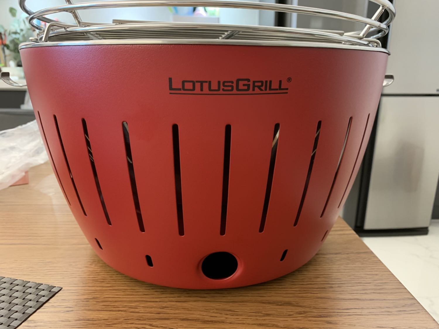 Sản phẩm mua bị vênh mặt nướng và thiếu nút. Mình đã báo tiki để trả hàng, mong rằng mua lại cái mới ncc sẽ kiểm tra chất lượng trước khi giao hàng kĩ hơn.