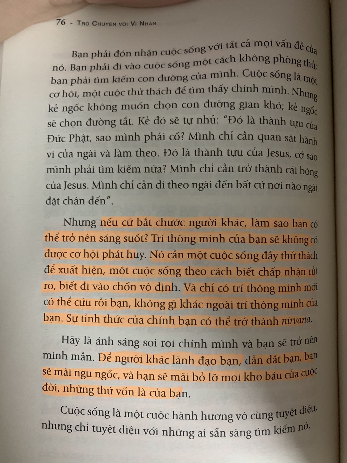 / Đây là cuốn sách thứ 2 của Osho mà mình đọc. Khi đọc cuốn sách này mình cảm thấy tâm mình rất tỉnh lặng và hài hoà. Những điều từ Bồ Đề Đạt Ma, Phật Tích Ca Mâu Ni, Chiyono, Trang Tử,... đc Osho đề cập thật sự rất là ấn tượng. Cuốn này tương đối dễ đọc hơn Đàn ông của Osho nhiều. 
1 quyển sách thật hay trong năm mới mà mình đọc. Sách mới hoàn toàn và mình luôn hài lòng khi mua hàng trên tiki / Đây là cuốn sách thứ 2 của Osho mà mình đọc. Khi đọc cuốn sách này mình cảm thấy tâm mình rất tỉnh lặng và hài hoà. Những điều từ Bồ Đề Đạt Ma, Phật Tích Ca Mâu Ni, Chiyono, Trang Tử,... đc Osho đề cập thật sự rất là ấn tượng. Cuốn này tương đối dễ đọc hơn Đàn ông của Osho nhiều. 
1 quyển sách thật hay trong năm mới mà mình đọc. Sách mới hoàn toàn và mình luôn hài lòng khi mua hàng trên tiki