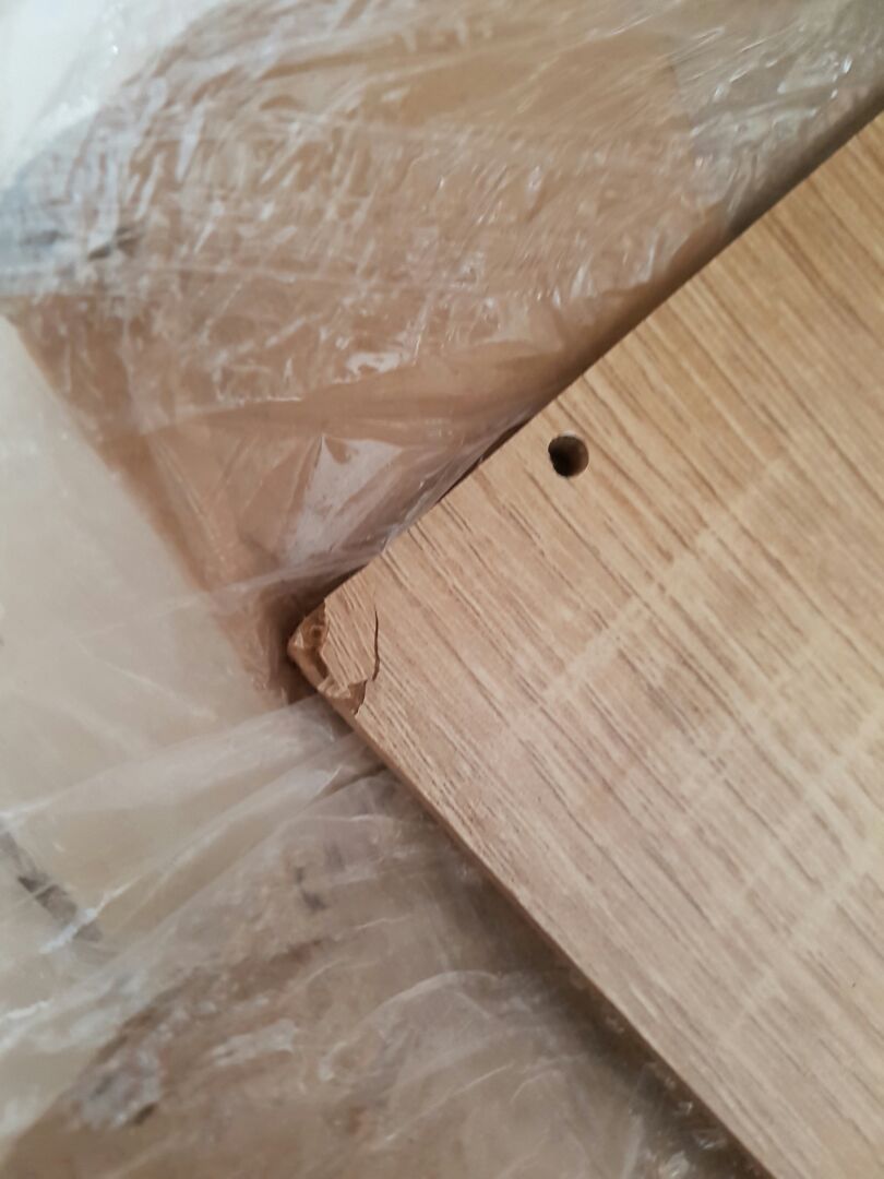 Quá thất vọng , shop đóng gói không kĩ càng , ko chêm lót cho các góc bàn , bong ra hết 
Rồi không cho ốc vít thì làm sao ráp đây ? Quá thất vọng , shop đóng gói không kĩ càng , ko chêm lót cho các góc bàn , bong ra hết 
Rồi không cho ốc vít thì làm sao ráp đây ?