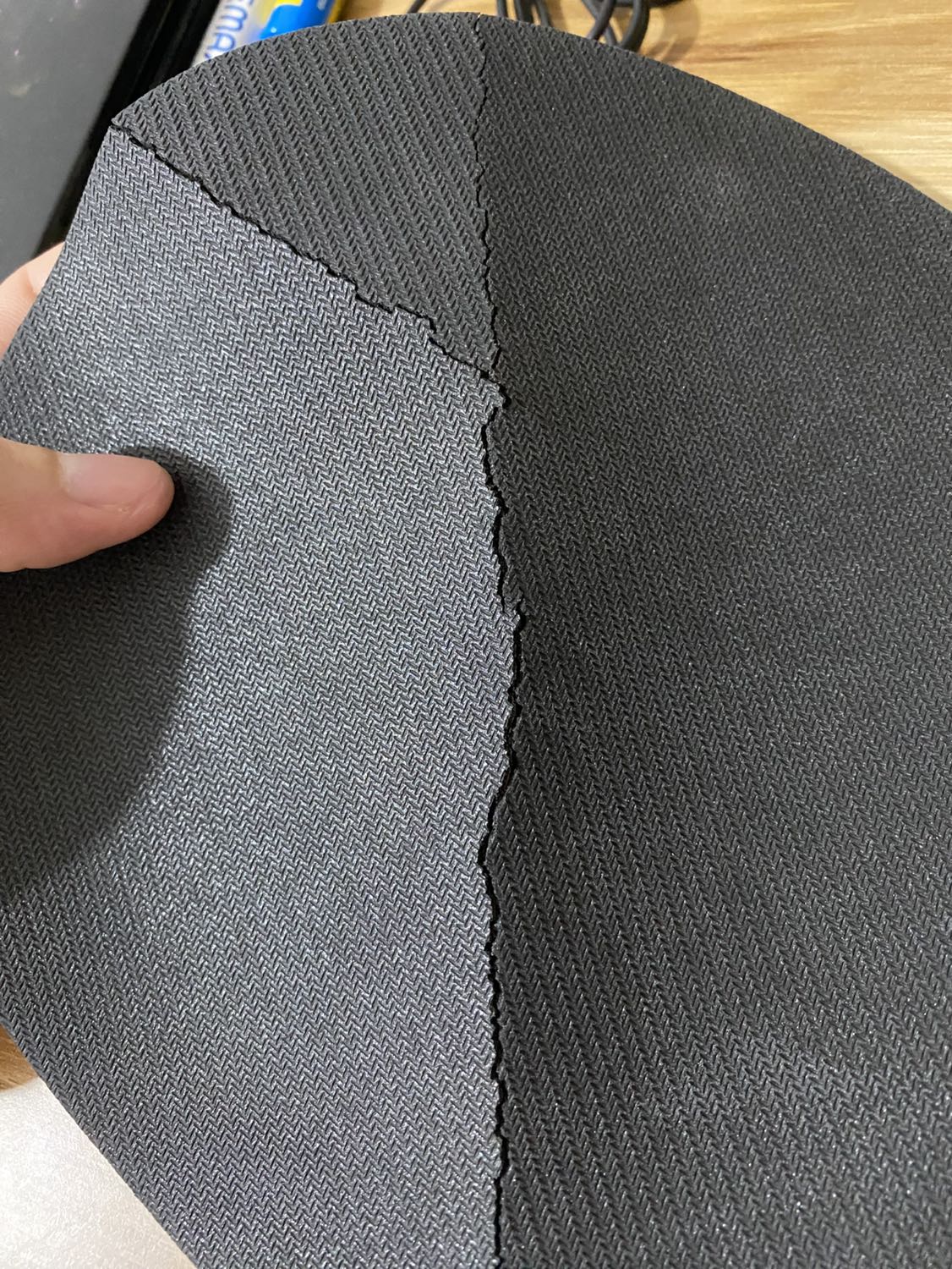 giao hàng như này thì chịu rồi shop ơi, hồi chiều chưa khui ra nên lỡ đánh giá 5 sao, giờ nhìn lại thấy sợ rồi á