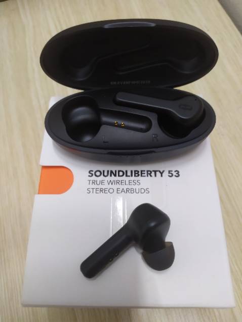 Đã dùng thử 1 ngày rất hài lòng, kiểu dáng tai nghe đẹp, cảm ứng nhạy, pin trâu, âm thanh hay, bass ấm,....vân vân và mây mây....cho shop 10 sao :)