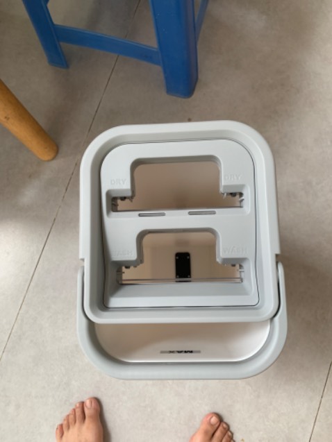 Mẫu mã đẹp, hàng chính hãng nhìn khác bọt ah. Hài lòng với sản phẩm nhưng mình thấy hơi nhỏ. Cây dài có thể lau Trần nhà