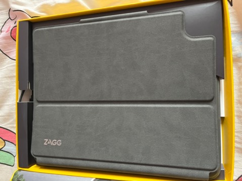 Chất liệu quá đỉnh, thật sự ko nghĩ hàng 3tr chất lượng lại quá tuyệt vời như thế, còn được tặng kèm sạc cáp. Tiếc là không tìm thấy bản có touchpad cho ipad pro 12.9 :)