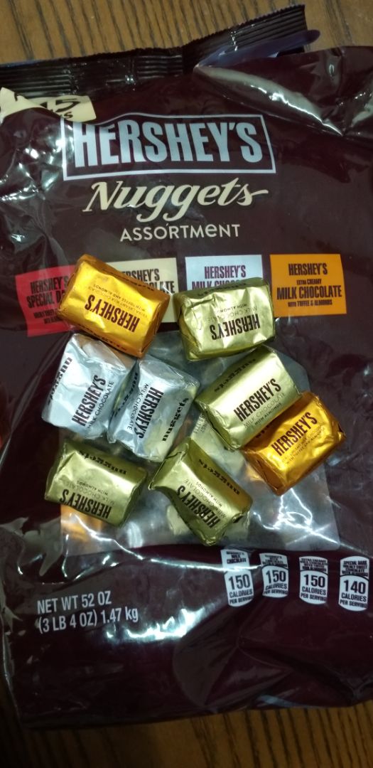 Chocolate bị chảy khá nhiều, ăn có cảm giác bột bột, không giống hàng xách tay bà con mang từ nước ngoài về