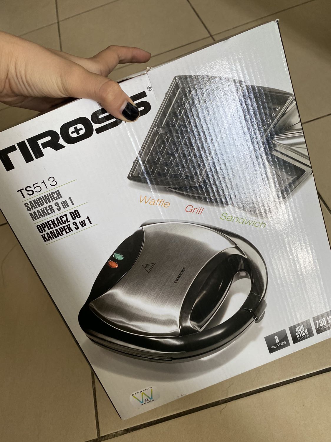 Giao siêu nhanhh luôn ạ, anh shipper có tâm nhiệt tình. Hàng nguyên kiện không có vết xước luôn ạ. Chưa *** thử, mong là chuẩn như lưc nhận hàng.