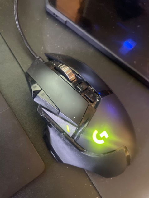 Chuột tốt, rất phù hợp chơi game, làm việc độ nhạy cao