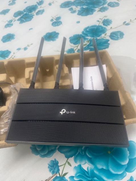 Giao hàng express trong ngày, đóng hói cẩn thận, hàng tốt, gắn vào dùng wifi mạnh quá trời. Rất hài lòng!