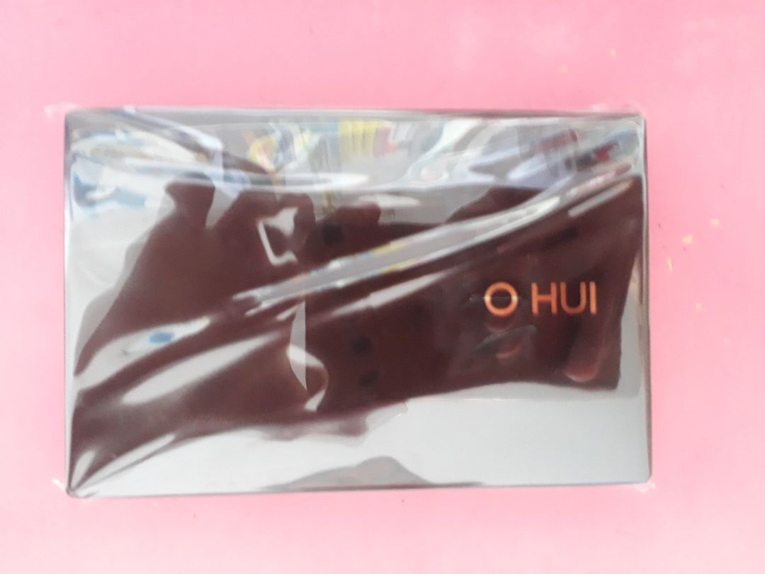 đóng gói chắc chắn, shipper thân thiện, son có mùi thơm nhẹ dễ chịu, son đánh có lên màu nhưng hơi nhạt xíu. nói chung là oke:))