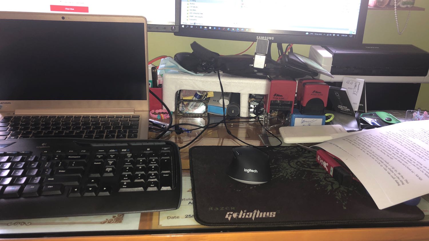 Sản phẩm tốt, nhạy và vừa tay. Dùng cho 2-3 máy tính cùng lúc rất tiện lợi và chuyển đổi nhanh, mất khoảng 1 giây để chuyển đổi máy bằng 2 lần bấm nút trên chuột.
TIKI giao hàng nhanh, đóng gói cẩn thận kỹ lưỡng.