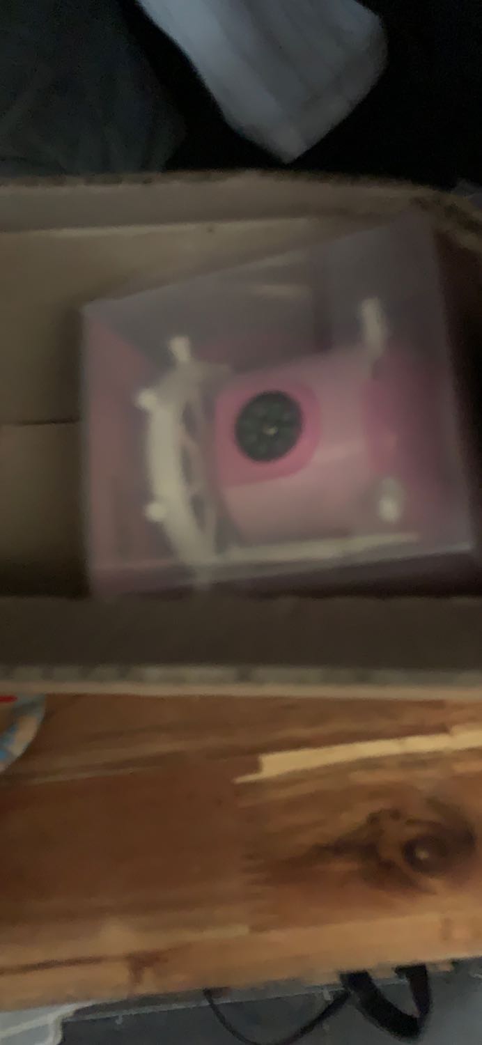 mua màu xanh lại giao màu hồng .chán