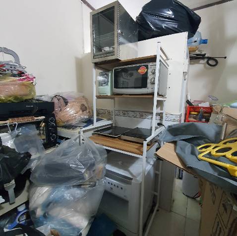 Giao hàng và lắp đặt luôn. Nhiệt tình dễ thương! Rất tuyệt vời! Kệ chắc chắn để được rất nhiều đồ nặng. Gọn gàng hơn hẳn!