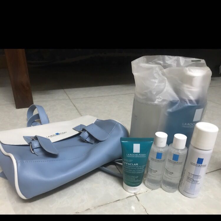 Khi bạn chỉ mua sữa rửa mặt, tẩy trang vào brand day, bạn nhận lại gì? 
Nhận bộ quà tặng size mini nhiều hú hồn, còn cái balo xinh xinh nữa
Giao hàng nhanh, chớp nhoáng. Đóng gói chắc chắn. 10 điểm chất lượng