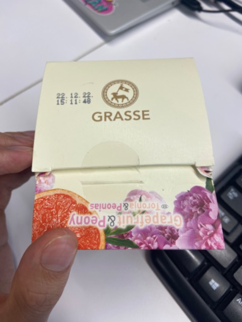 Mở hộp thấy đã bóc ra, không yên tâm về độ nguyên bản của sản phẩm Mở hộp thấy đã bóc ra, không yên tâm về độ nguyên bản của sản phẩm