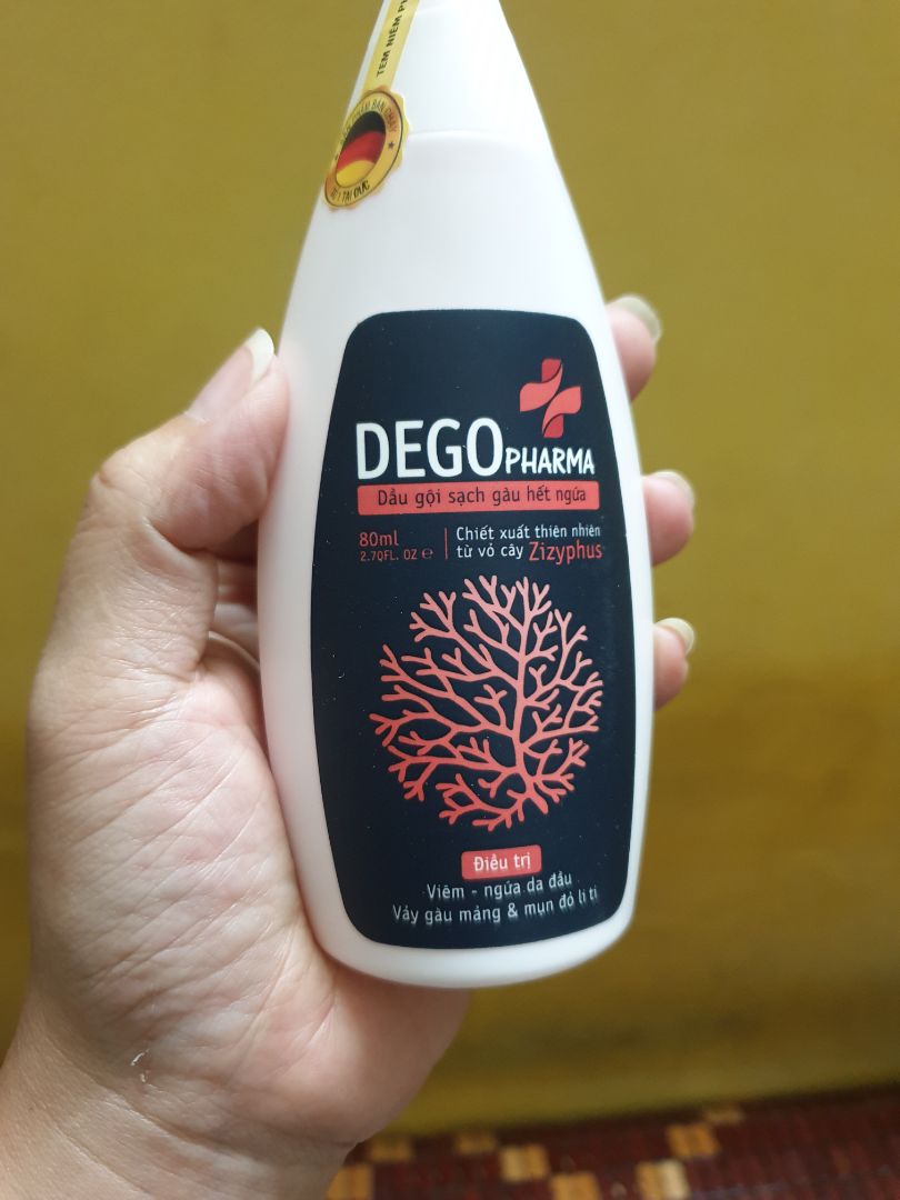 mình dùng nhiều loại kể cả những loại bán ở nhà thuốc mà vẫn ngứa. dùng tới e này rất biết ơn. mùi thơm, sạch mát da đầu. đắt nhưng đáng đồng tiền.