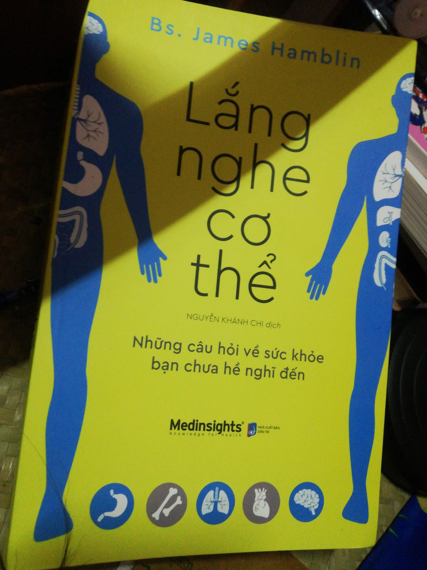 Hãy là bác sĩ của chính mình bằng cách lắng nghe cơ thể mình. Rất hay Hãy là bác sĩ của chính mình bằng cách lắng nghe cơ thể mình. Rất hay