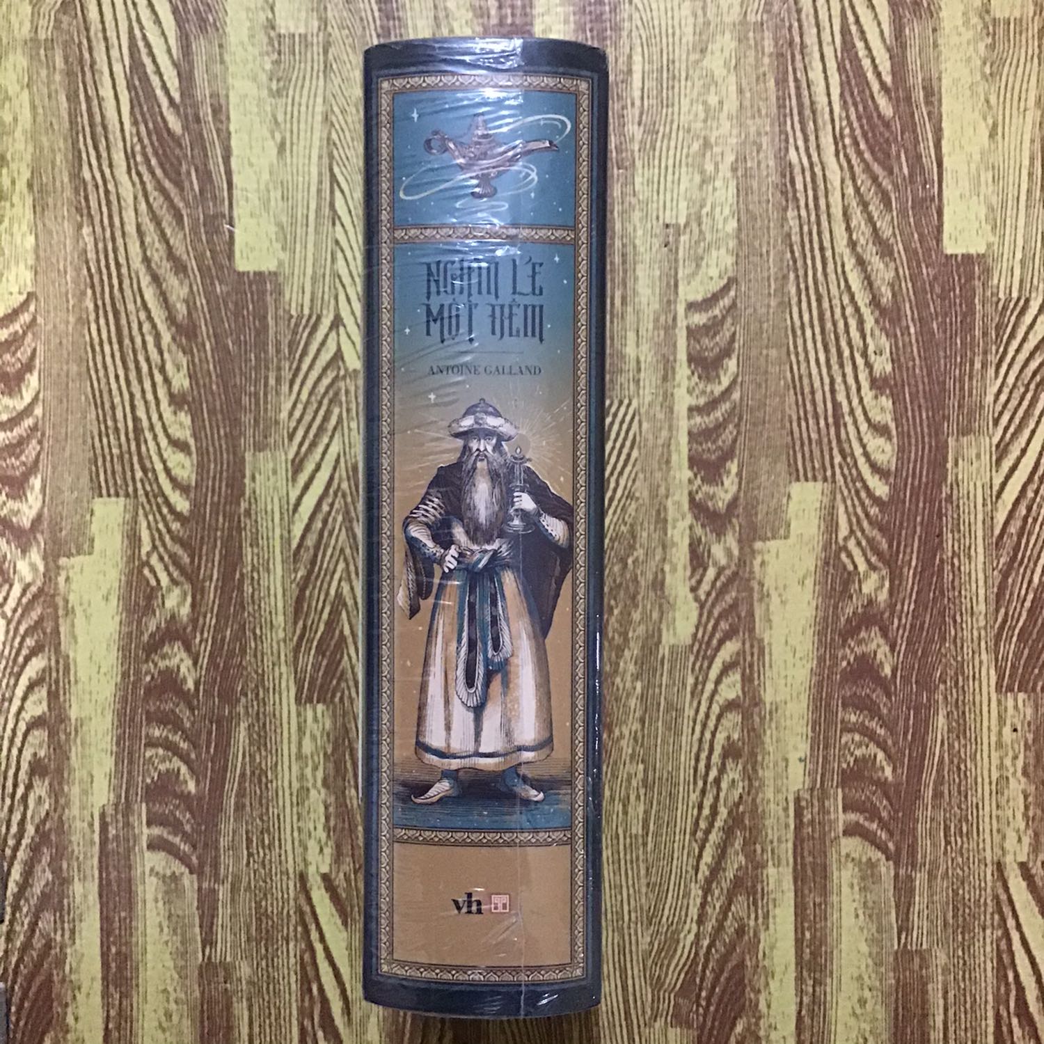 Mua đúng hôm Tikitrading giảm sâu,63% còn 353k . Áp thêm mã shop giảm 30k Tiki cho đơn 299k,mình làm nhiệm vụ hằng ngày có mã giảm 15k/ đơn 250k. Tổng giảm 45k nữa. Ai thanh toán qua ví zalopay,vnpay dịp này còn giảm thêm 10-40k nữa,quá ngon nghẽ cho cuốn sách cả triệu bạc. Giao hàng nhanh,sách nguyên vẹn