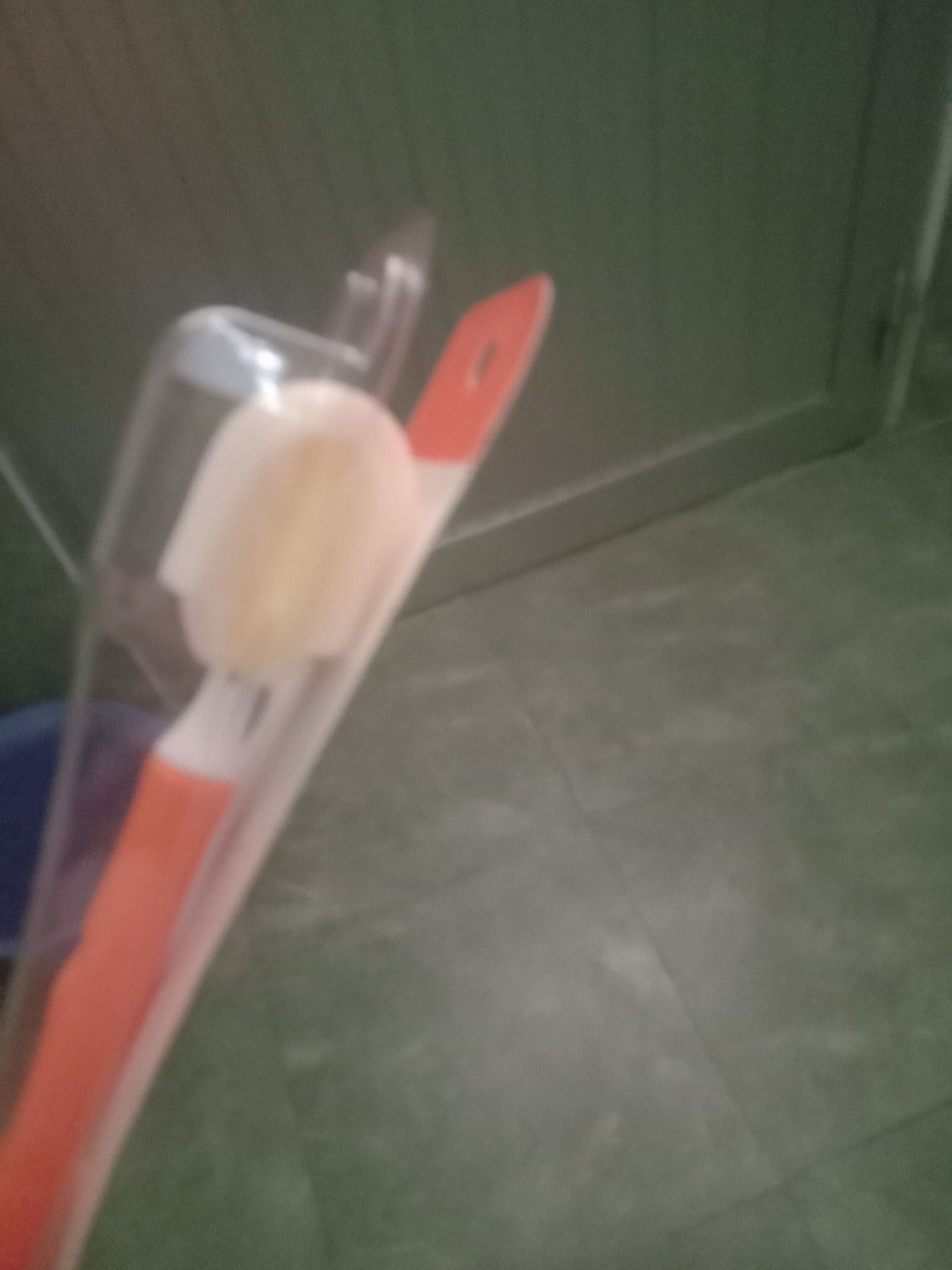 hài lòng vì giao rất nhanh, mình đang cần gấp. có điều khi giao đến thấy cái hộp dụng cụ rửa bình bị bung ra như hình chứ ko nguyên hộp.