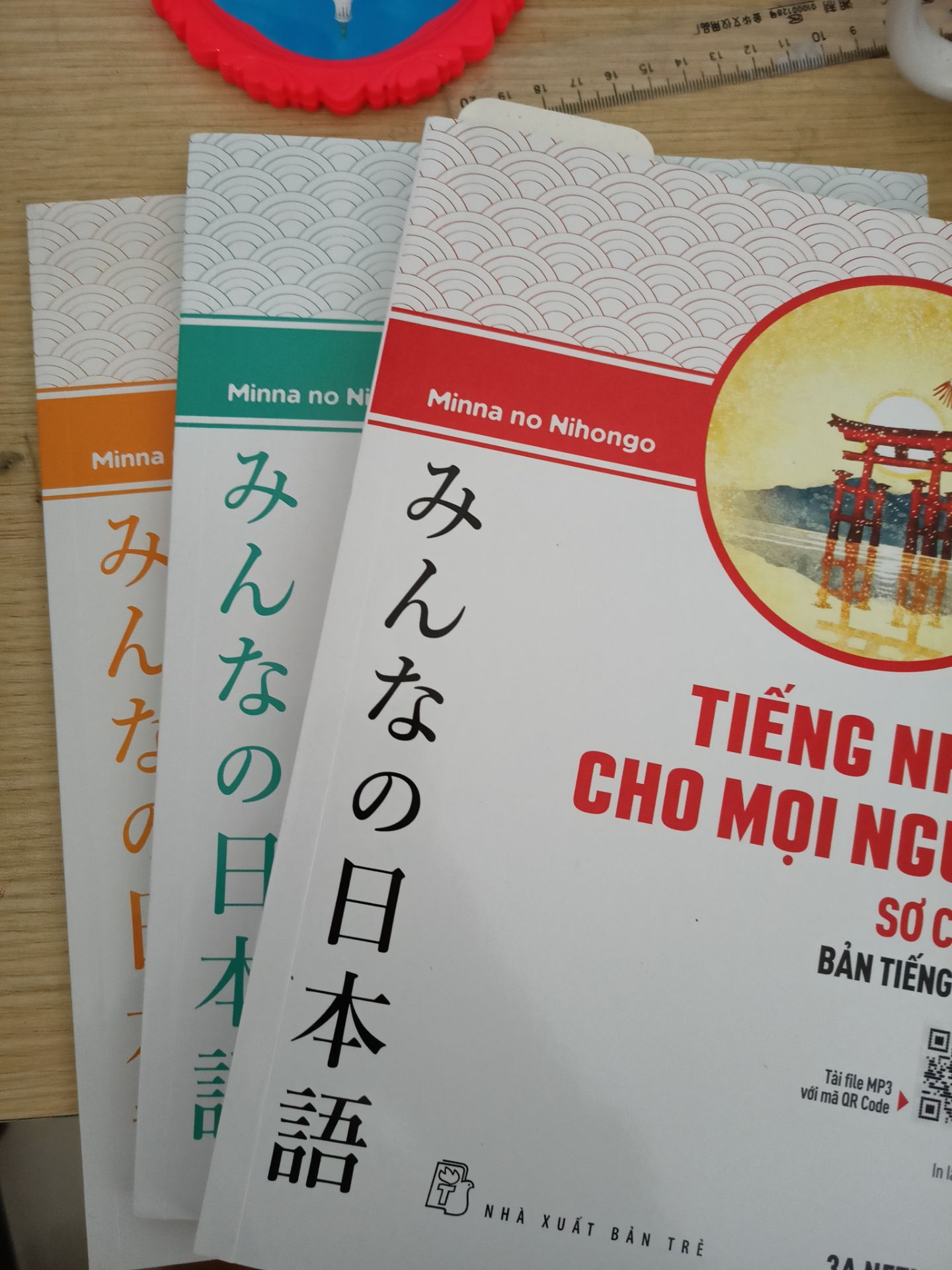 hqa đặt mà sáng nay đã giao r =)) thần tốc ghê. sách ko dc bọc bookcare nma 3 quyển đều mới cứng, ko có dấu hiệu móp gãy ở gáy sách hay gì. yên tâm mua hàng hqa đặt mà sáng nay đã giao r =)) thần tốc ghê. sách ko dc bọc bookcare nma 3 quyển đều mới cứng, ko có dấu hiệu móp gãy ở gáy sách hay gì. yên tâm mua hàng