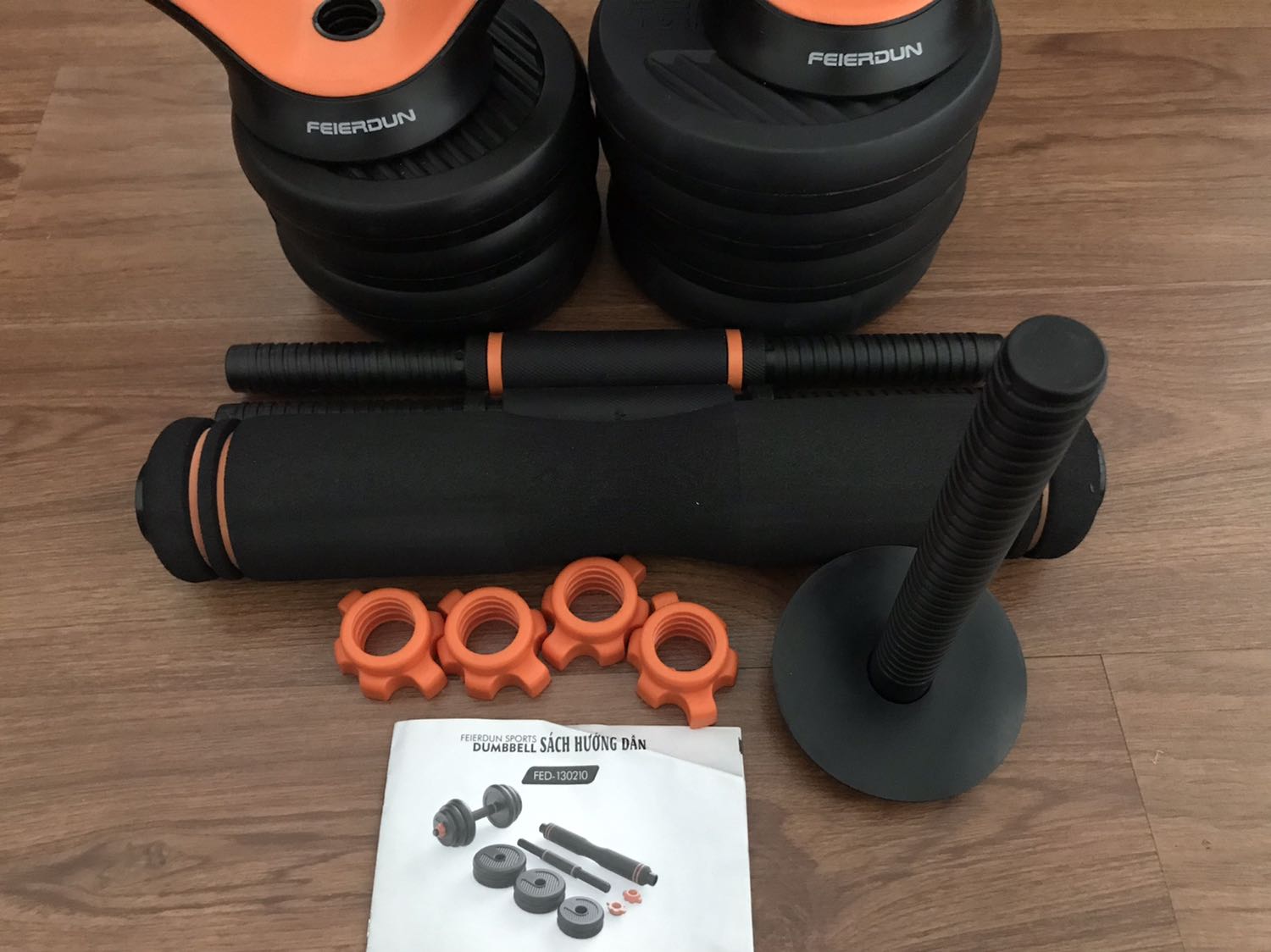 Bộ tạ có nhiều biến thể Tạ đơn, Tạ đòn, Tạ ấm giúp tôi tuỳ biến các bài tập của mình trở nên đa dạng hơn. Thiết kế tạ rất đẹp, chắc chắn và đúng ký. Tôi rất thích chúng!