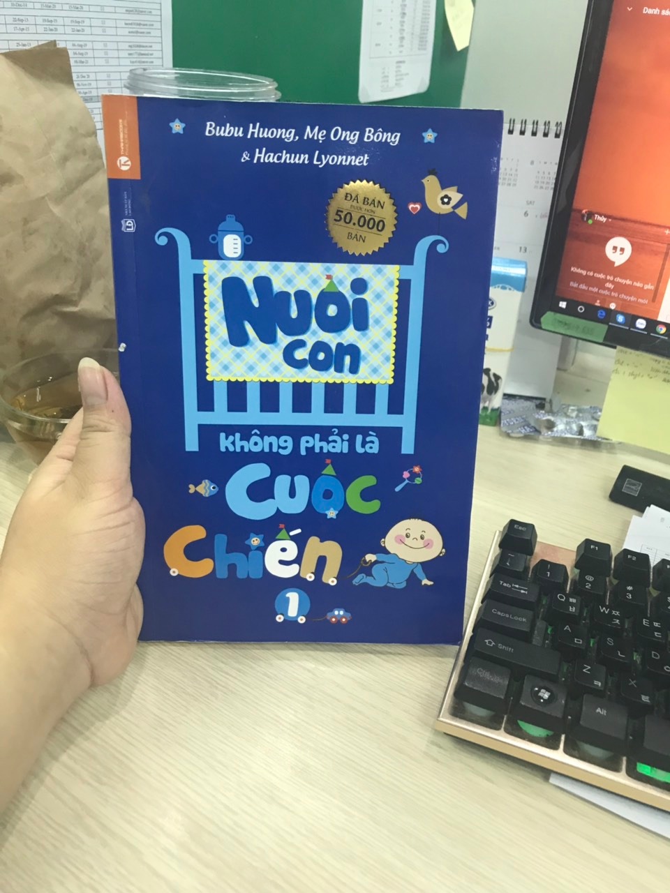 Sách mình chưa đọc hết nội dung nhưng thấy có nhiều thông tin hữu ích..Điều làm mình thất vọng là đóng gói sách..Khi mình nhận đc sách bị nhăn bên trong, kiểu như bị ướt..(Hình bên dưới )