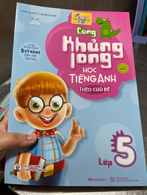 Sách đẹp, bố cục rõ ràng, chất lượng giấy tốt. Thêm bài tập phần nghe nữa thì ok hơn.