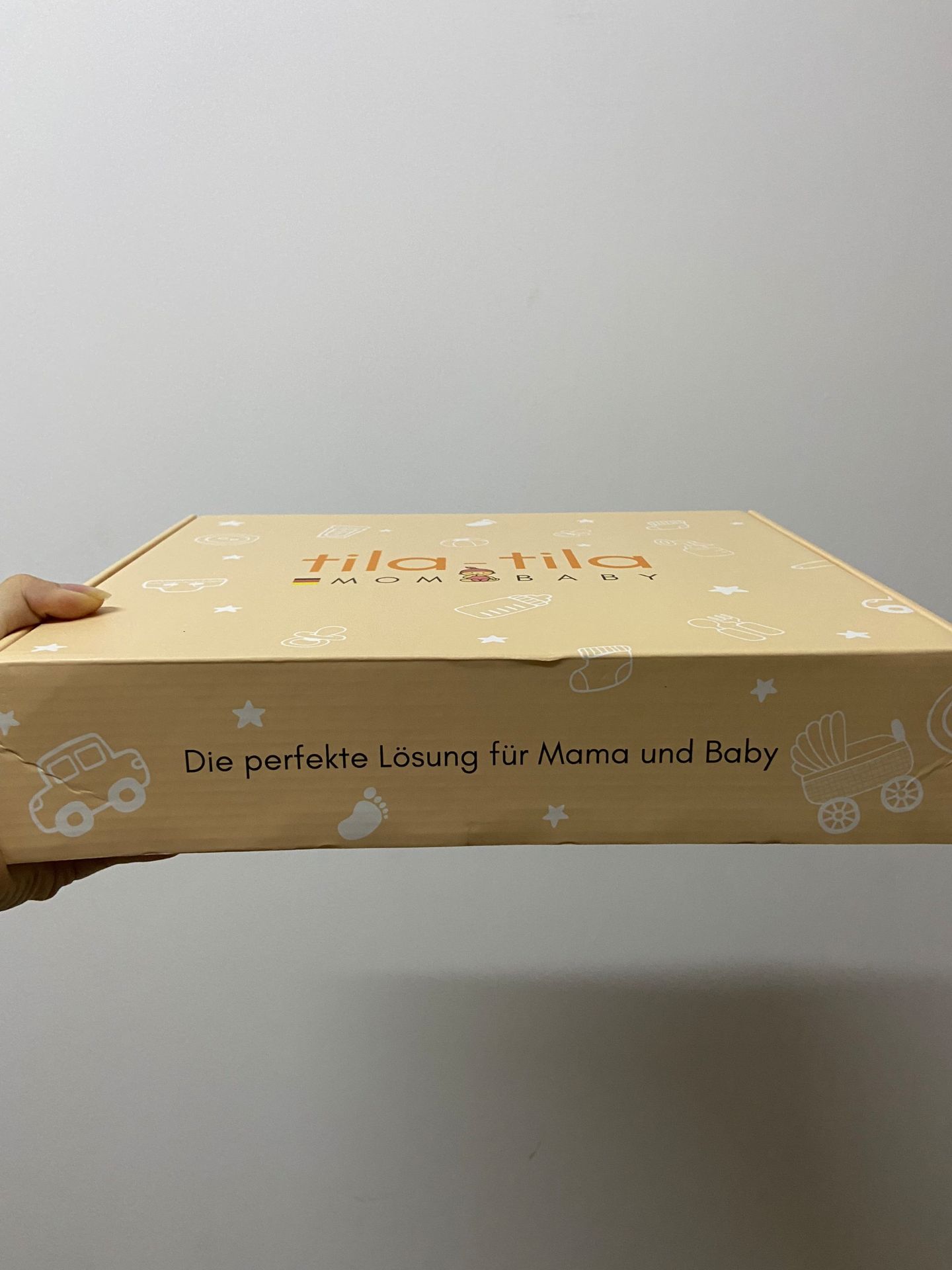 Nhận được hàng mình rất bất ngờ vì không ngờ đóng gói sản phẩm tốt như vậy. Với cái giá chỉ gần 300 thì sản phẩm được đóng gói quá tốt, cộng với việc sản phẩm có chất mềm mịn, cảm giác rất xịn. Có tách riêng vỏ gối với ruột nên cảm giác rất sạch sẽ. Mình sẽ giới thiệu thêm cho bạn mình.