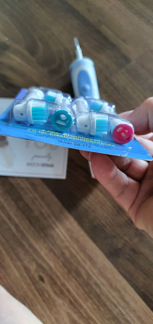 Đầu chuẩn cho máy Oral B dùng rất thích, Shop tư vấn nhiệt tình và có tâm thôi rồi kèm cả thư cảm ơn rất hay nhé 🥰 5 sao xứng đáng