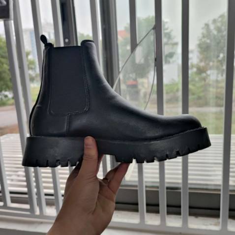 Mua giùm cho anh , nhưng thấy rất đẹp và thích , giày chắt chắn , okela luôn 
Nên mua nha mọi ngừ