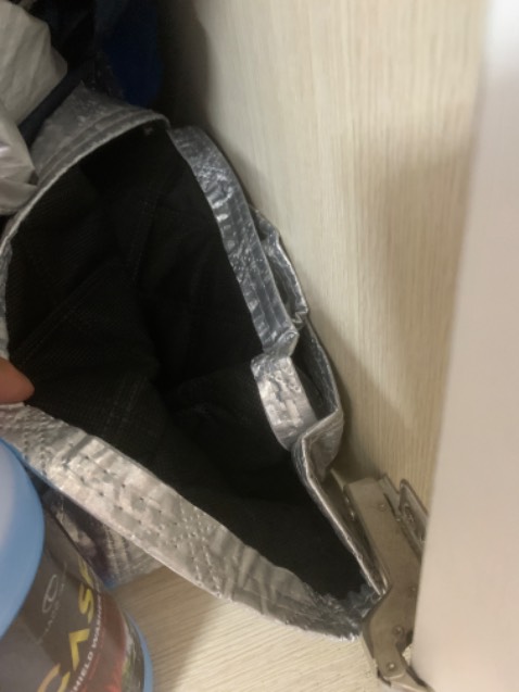 Tấm bạt khá ổn nhưng có vẻ kích thước hơi nhỏ so với kính lái xe 7 chổ