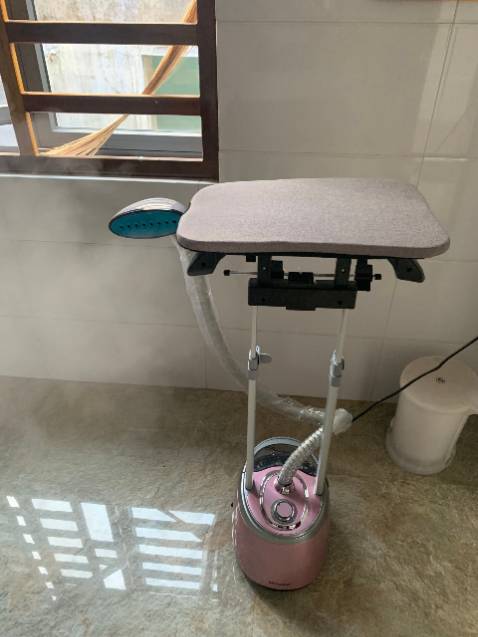 Dùng 3 ngày r mình mới đánh giá, hơi phụt lên 1 đống luôn, nước nhanh sôi, là mượt, phẳng, giá cả oke .. sử dụng siêu dễ luôn chỉ cần vặn 1 nấc cùng chiều kim đồng hồ là oke nha các mẹ. có sách hướng dẫn và phiếu bảo hành đầy đủ. sp này bảo hành 3 năm nhé yên tâm 100% luôn