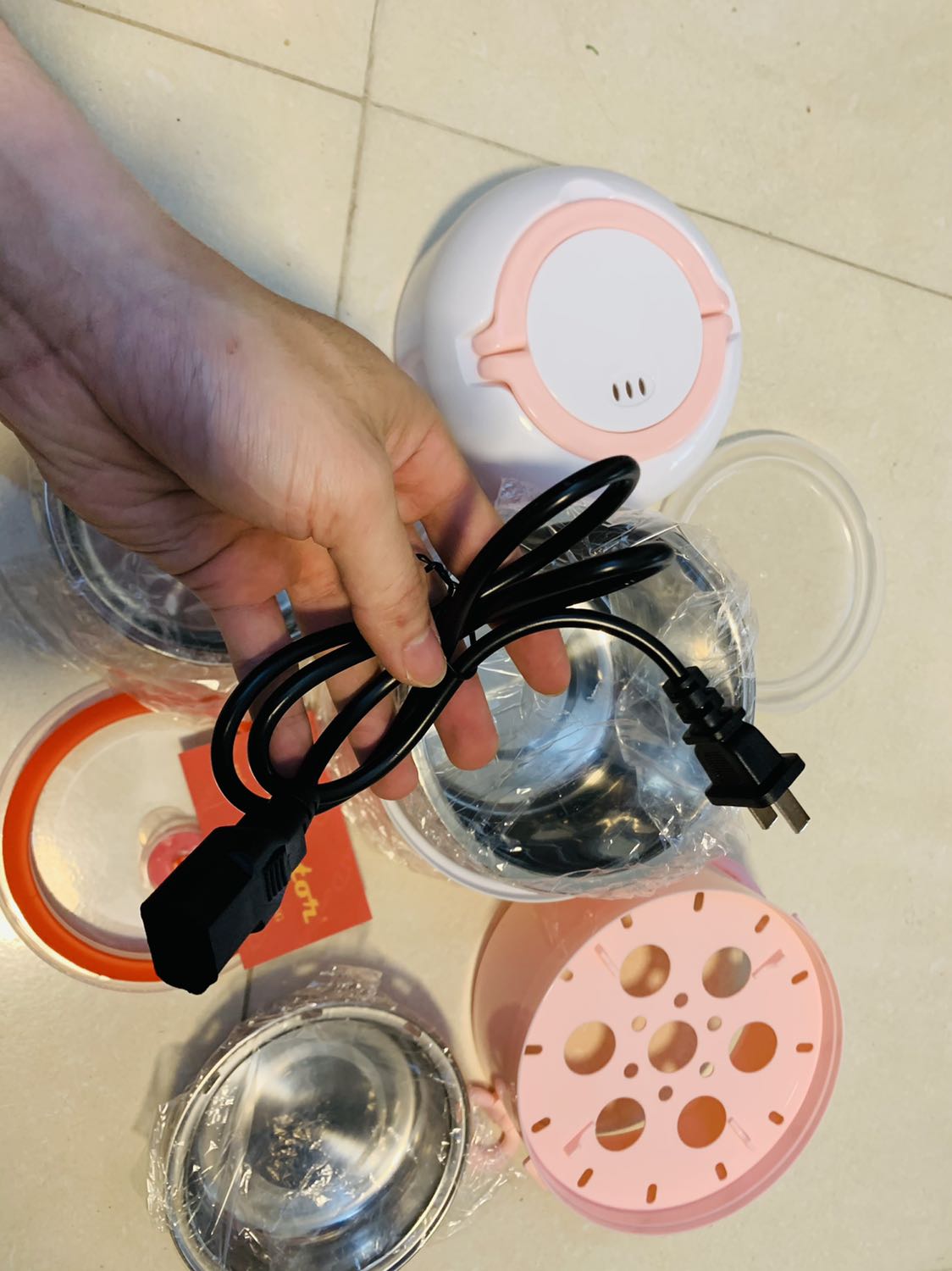 Chờ đợi từng ngày luôn ạ. 
Nhận sản phẩm ưng ý lắm luôn ạ.
Giao màu ngẫu nhiên mà nhận được màu hồng đúng ý thích. Shop có gửi phiếu bảo hành kèm theo yên tâm. Giao hàng hơi lâu xíu nhưng mà vẫn trong hẹn thời gian giao hàng. T vừa *** theo hướng dẫn sử dụng sp ổn lắm ạ