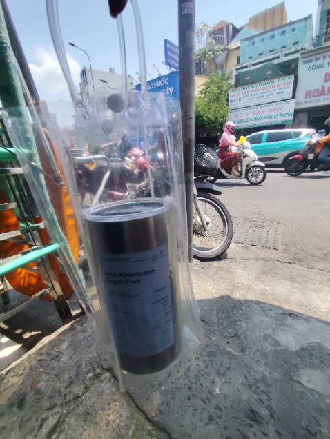 Đẹp,đầy đủ phụ kiện...cầm chắc tay,giao hàng hơi trễ phải đợi tận cuối buổi,sale giá tốt... nên mua!