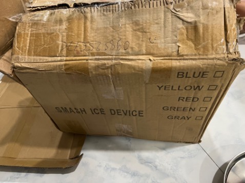 Hàng mới nhận nhưng thùng nhìn cũ, bên trong máy nhìn giống hàng thanh lý. Không giống máy mới. Cố đổi lại được không?