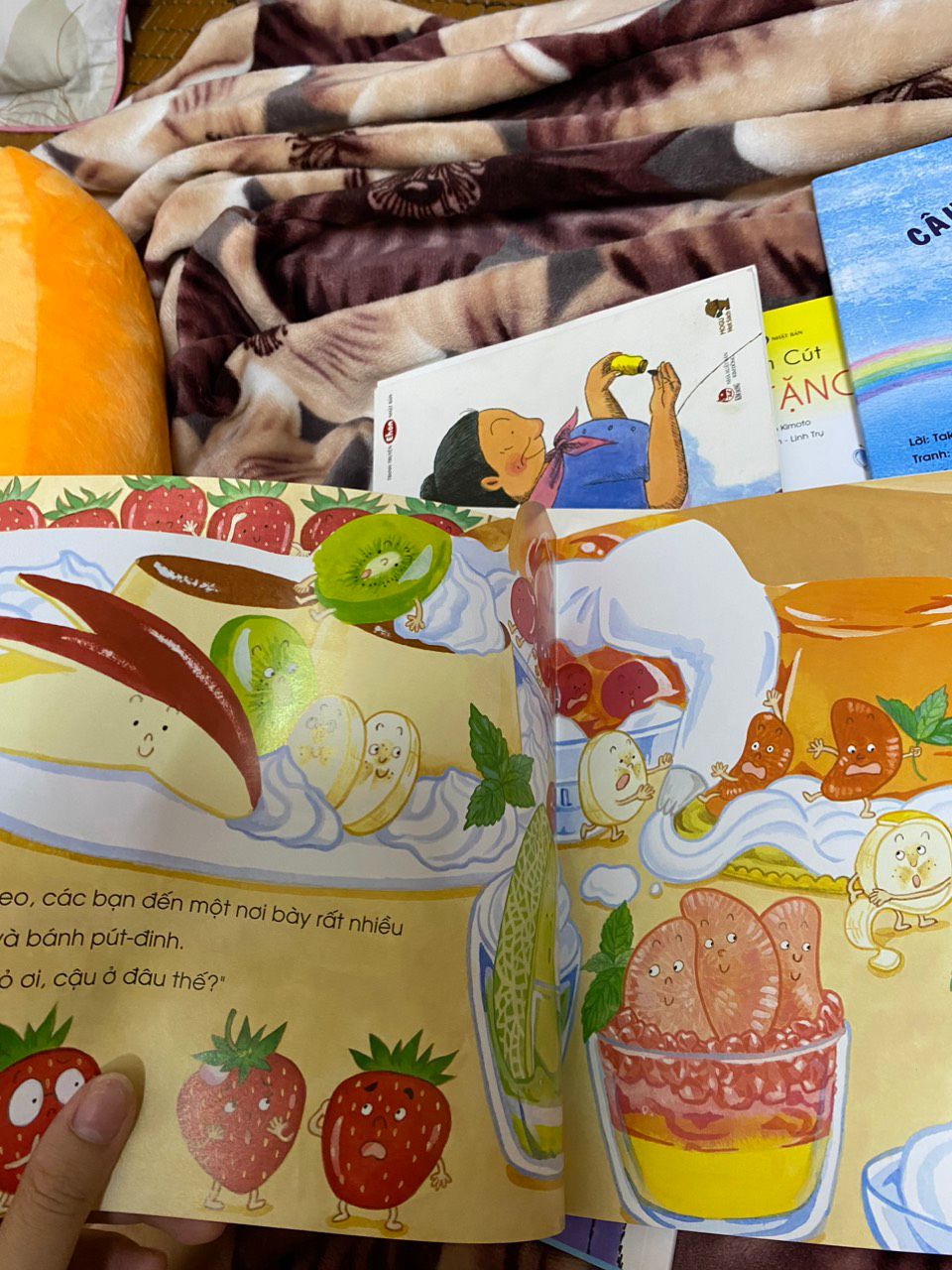 đây là cuốn sách tranh truyện có cách đọc hay nhất mình từng mua cho con, phải nói là có trải nghiệm rất mới