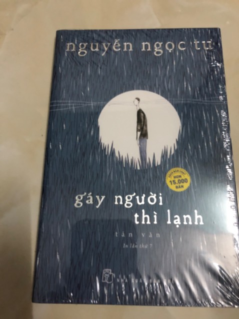 giao hàng nhanh, chất lượng giấy in với bìa rất đẹp luôn, còn nguyên seal rất là thích, mua tiki tp nên giao hàng nhanh lắm hộp cũng không bị sứt mẻ gì, giá lại được chiết khấu nữa