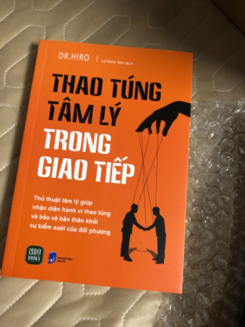 Sách bìa đẹp, shop đóng gói cẩn thận, giao hàng nhanh, giá tốt, chất lượng, nên mua mn ạh. Tks shop.