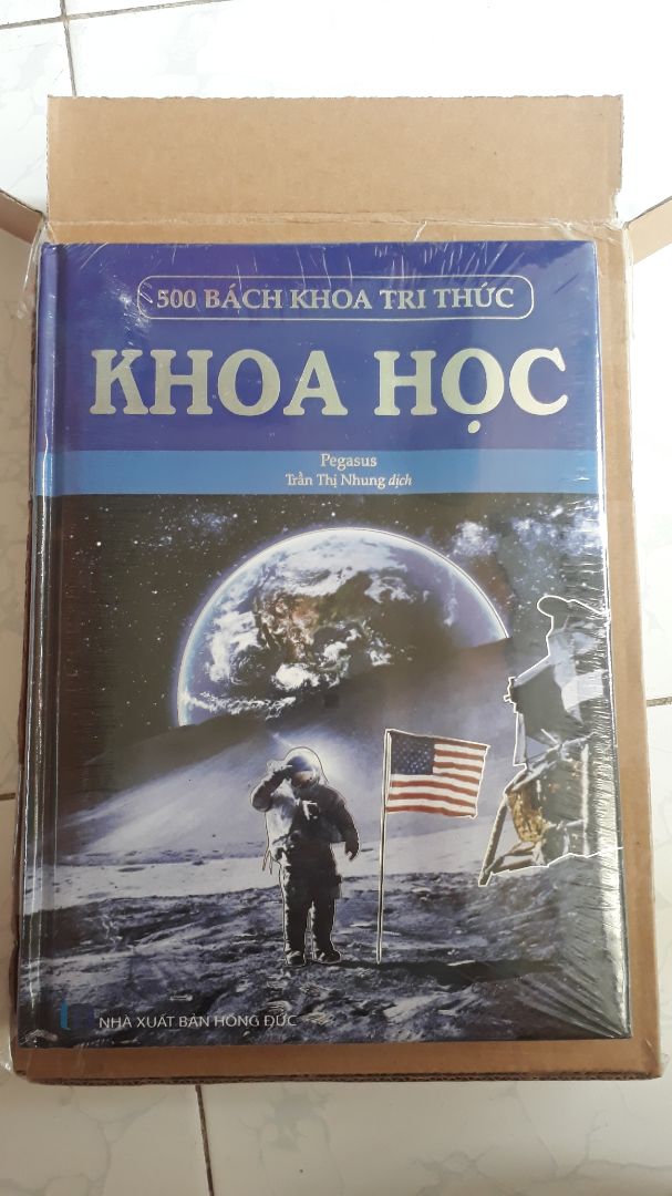 Giao đúng sách, còn nguyên bọc kính.