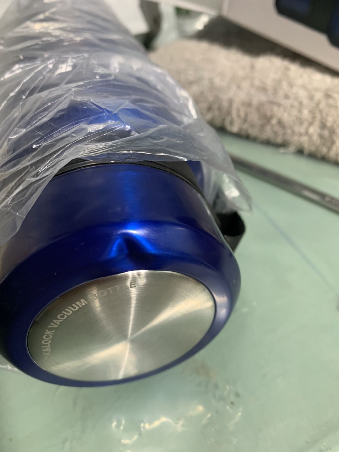 Shop làm ăn ko uy tín. Dịch vụ chăm sóc khách hàng thì dở tệ. Nhắn tin từ sáng tới chiều mới trả lời. Sản phẩm trước khi giao ko kiểm tra kĩ, mình thắc mắc thì bảo chờ tới giờ tới lượt để kiểm tra. Mọi ng chú ý shop này. Shop giao hàng móp méo. Đóng gói thì qua loa. 1* này chỉ dành cho tiki giao hàng nhanh hơn dự kiến. Chứ shop ko đáng 1*