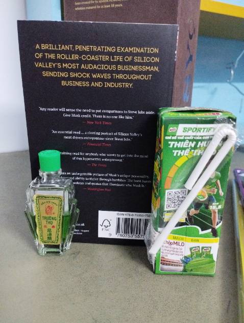 Chất lượng giấy mỏng và tệ, sách nhỏ xíu, không đáng giá tiền, CHÊ 👎👎👎👎 Không nên mua nha các bạn