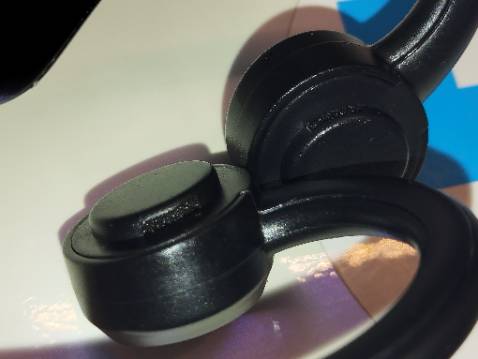 Tạm được. Chẳng qua cõ lỗ thoát âm thôi, chứ chẳng có truyền qua xương xẩu gì đâu. Nên phải chỉnh cho lỗ thoát âm đừng bị che thì nghe mới rõ.