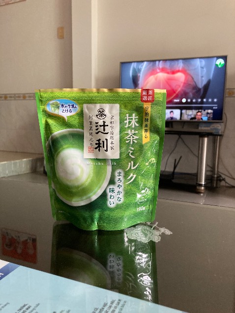 Túi đẹp đúng hàng Nhật. Có thể tin tưởng nhiều hơn nếu được giới thiệu về thành phần của sản phẩm. 
Trà xanh Matcha sữa nhưng không rõ sữa có bao nhiêu % ? 
Tôi đã uống thử , vị ngọt nhẹ , dễ uống.