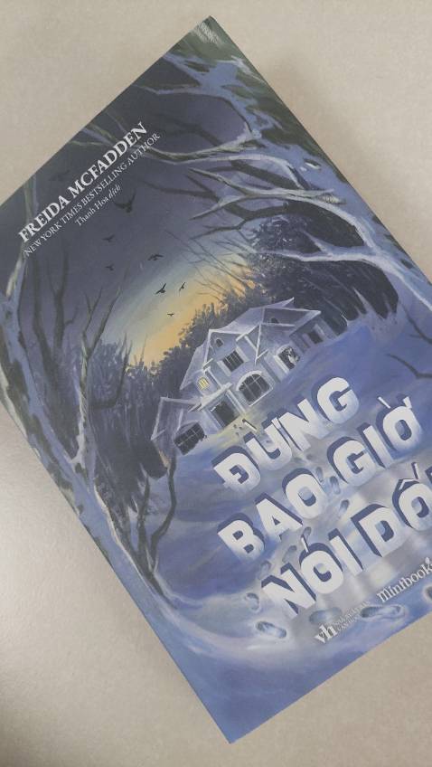 Đan cài giữa hiện tại và quá khứ “Đừng bao giờ nói dối “ là bản tường trình của 2 nhân vật nữ chính cùng đầy rẫy những thủ đoạn thao túng tâm lý,  những bí mật cần che giấu. 
 “ Kẻ nói dối cung cấp quá nhiều thông tin, ba hoa với đủ mọi chi tiết để tự thuyết phục mình hoặc người khác về những gì họ đang nói.”
Xây dựng cốt truyện và nhân vật một cách bài bản cùng khả năng kể chuyện khéo léo, Freida McFadden tạo dựng một tác phẩm trinh thám cuốn hút. Tuy nhiên cá nhân người đọc cho rằng câu chuyện sẽ ám ảnh và ấn tượng hơn với độc giả với cái kết mở, chứ không có phần lan man thêm thắt ở đoạn cuối.