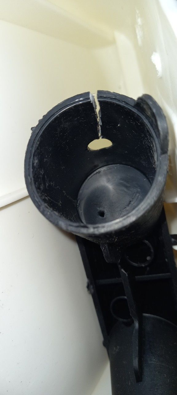 thất vọng chân ghế bị bể cả 2 chân dưới ghế ko thể lắp rắp lại được đề nghị tiki đổi lại sản phẩm này