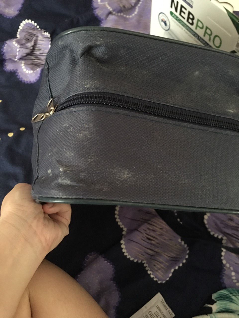 mình nhận được hàng, thùng và máy thì mới nhưng túi đựng máy thì bị dơ, giống như để lâu ngày dính bụi và mạng nhện, shop nên xem lại khâu này nha