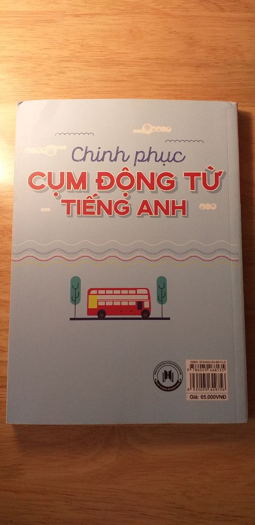 * Về dịch vụ: Tiki giao hàng thì khỏi phải bàn rồi, siêu chuẩn siêu nhanh luôn. Shipper thân thiện và lịch sự.
* Về sản phẩm: Sách bị nhăn ở gáy và gấp mép, phủ bụi (cái này là bình thường). Nội dung mình mới lướt qua nhưng thấy cũng khá hay, có rất nhiều cụm động từ có ích và cả bài tập vận dụng cho dễ nhớ nữa. Rất hứu ích cho bạn nào thích học anh văn nha. * Về dịch vụ: Tiki giao hàng thì khỏi phải bàn rồi, siêu chuẩn siêu nhanh luôn. Shipper thân thiện và lịch sự.
* Về sản phẩm: Sách bị nhăn ở gáy và gấp mép, phủ bụi (cái này là bình thường). Nội dung mình mới lướt qua nhưng thấy cũng khá hay, có rất nhiều cụm động từ có ích và cả bài tập vận dụng cho dễ nhớ nữa. Rất hứu ích cho bạn nào thích học anh văn nha.
